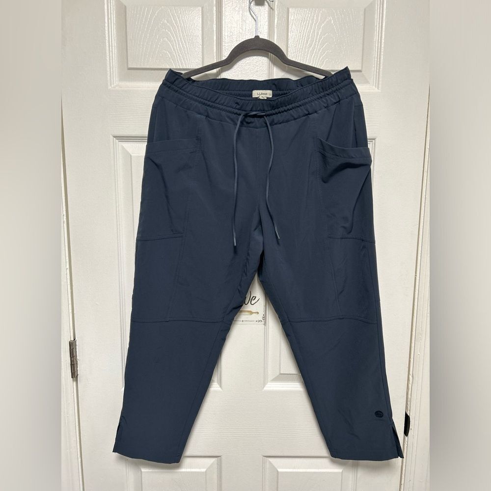 L L Bean Women’s Drawstring Cropped Jogger Navy Size L